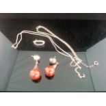 GROUP OF SILVER (STAMPED 925) JEWELLERY TO INCLUDE A PAIR OF ENAMEL EARRINGS, A 16" BELCHER