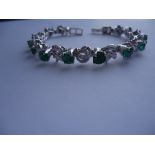 Gorgeous Vintage tennis bracelet in 925 sterling silver with "diamond cut" details and 15 emeralds