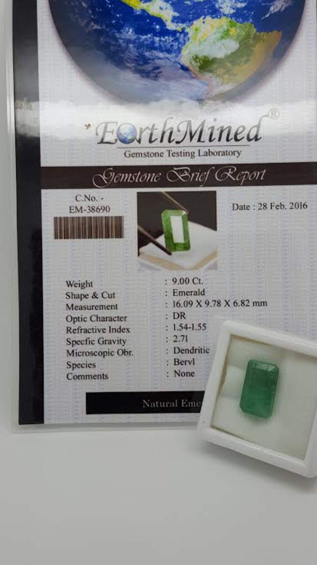 9.00 ct natural loose certified emerald - Image 2 of 2