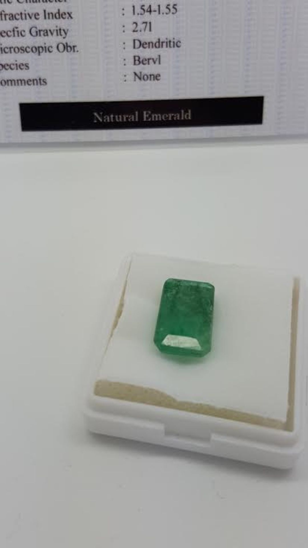 9.00 ct natural loose certified emerald