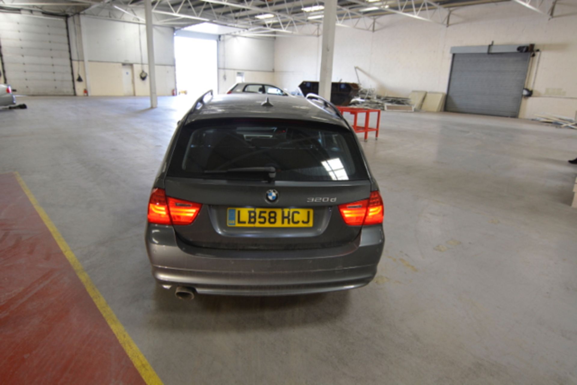 BMW 320D SE Estate - Image 9 of 15