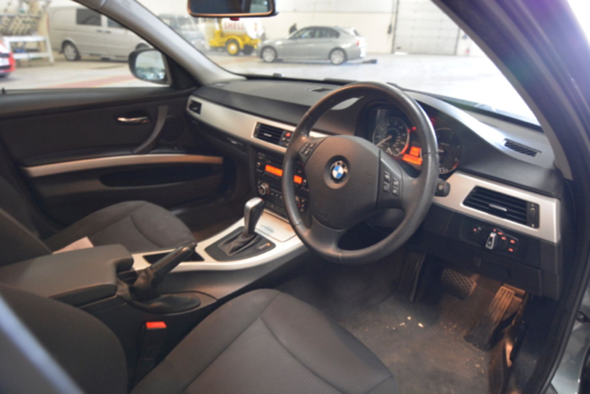 BMW 320D SE Estate - Image 15 of 15