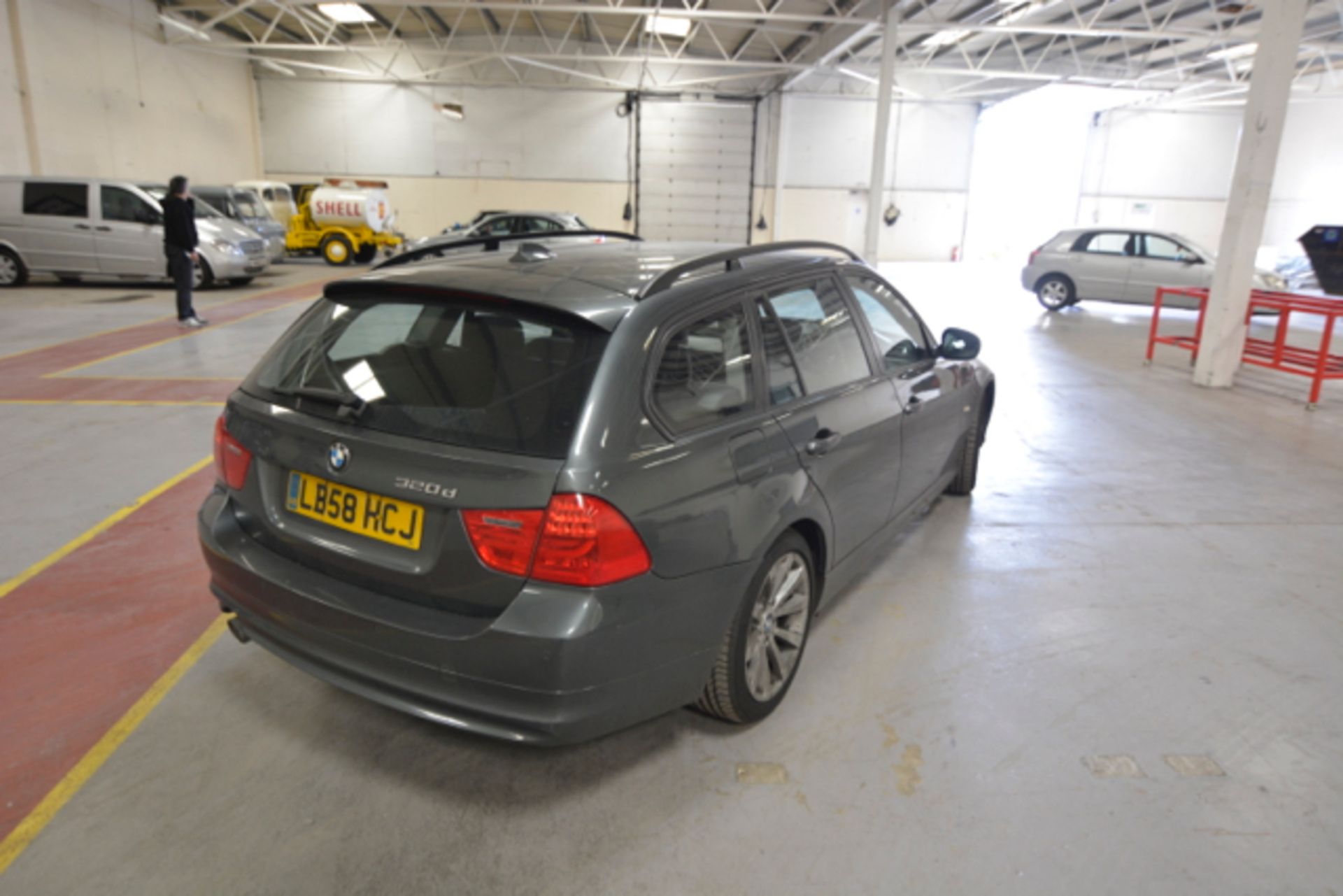 BMW 320D SE Estate - Image 5 of 15