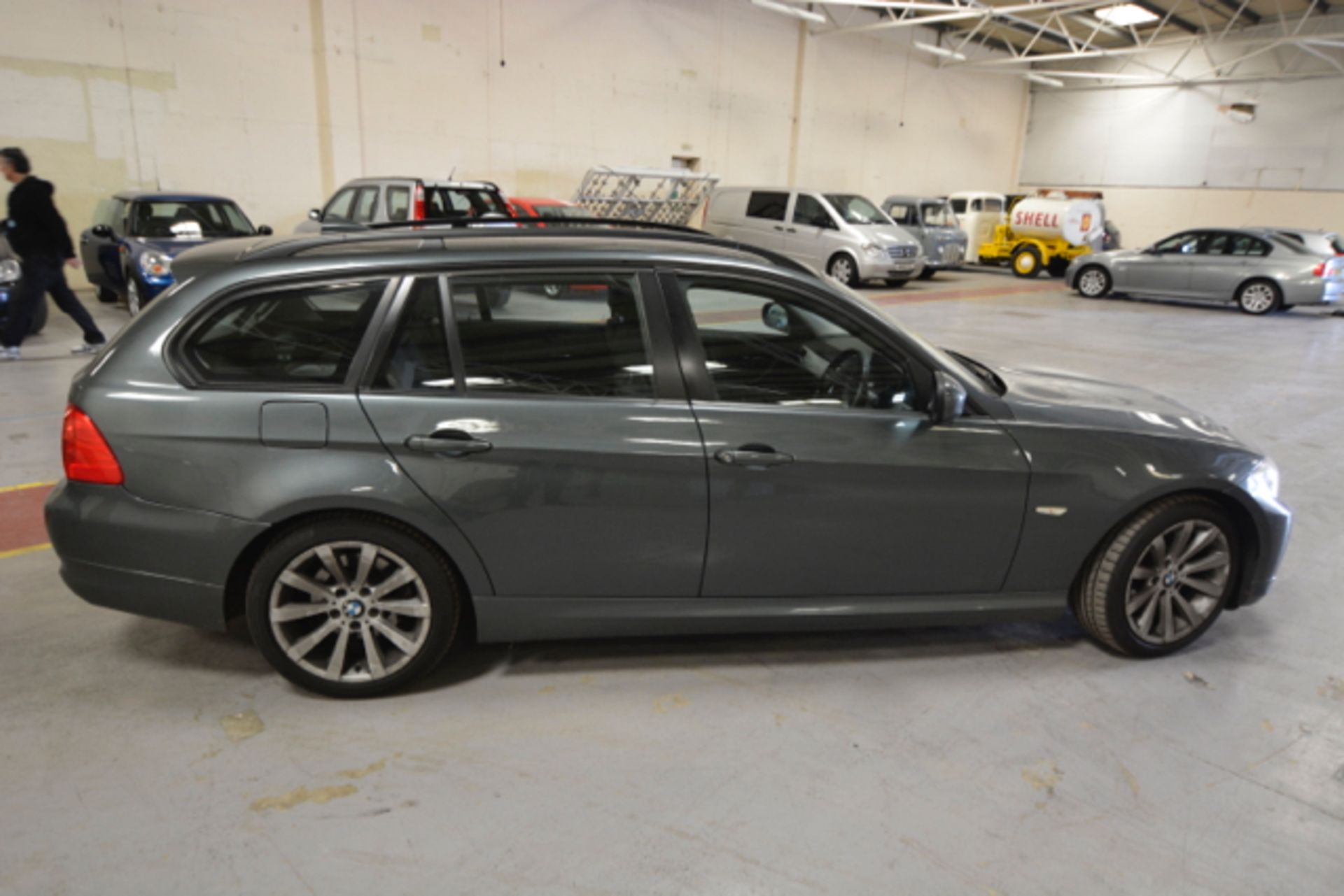 BMW 320D SE Estate - Image 3 of 15