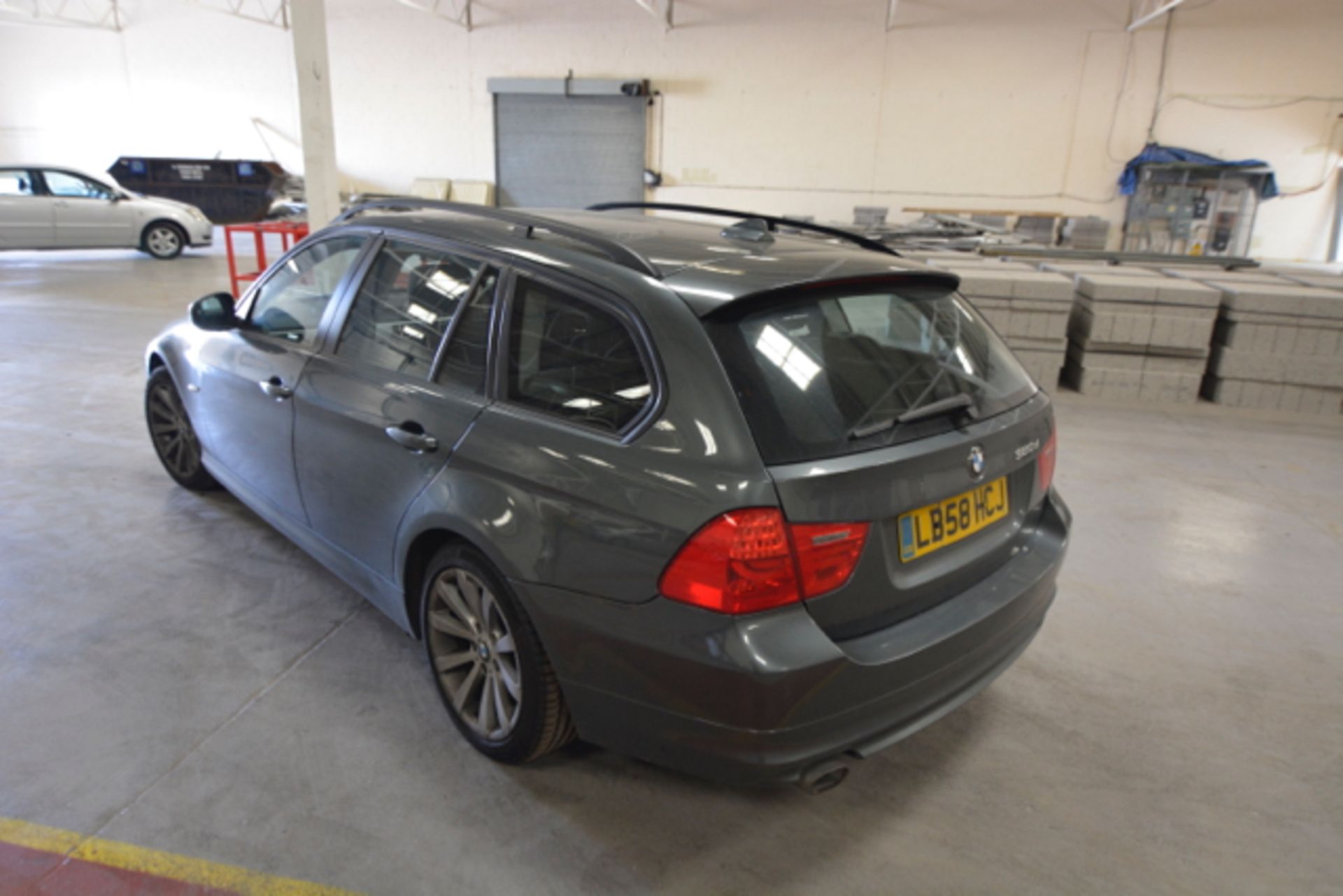 BMW 320D SE Estate - Image 8 of 15