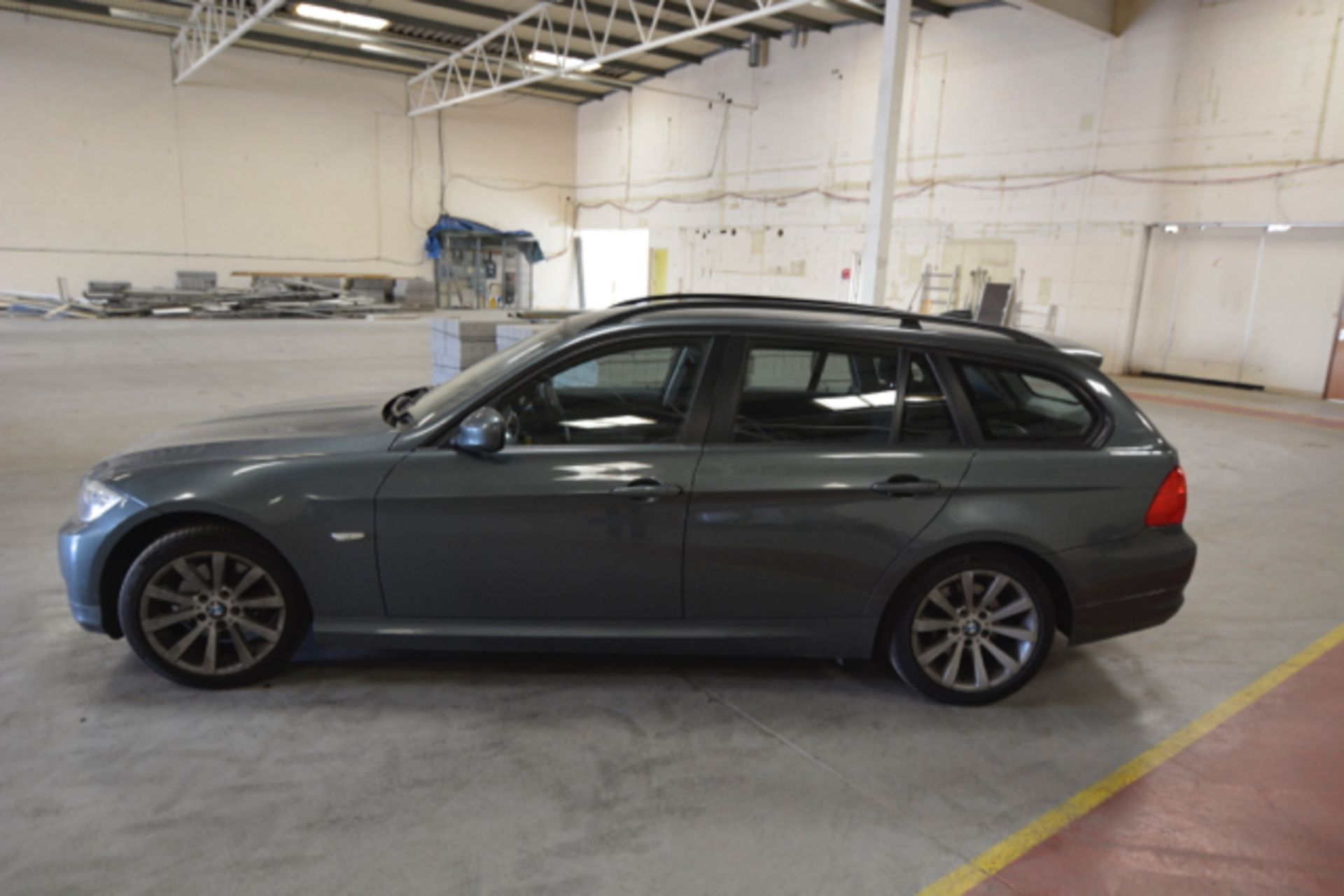 BMW 320D SE Estate - Image 4 of 15