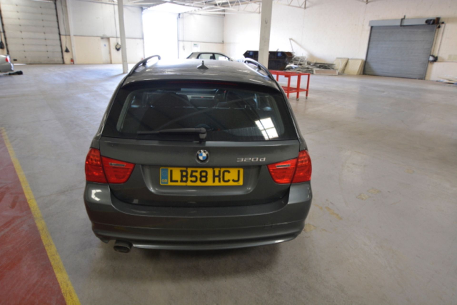 BMW 320D SE Estate - Image 10 of 15