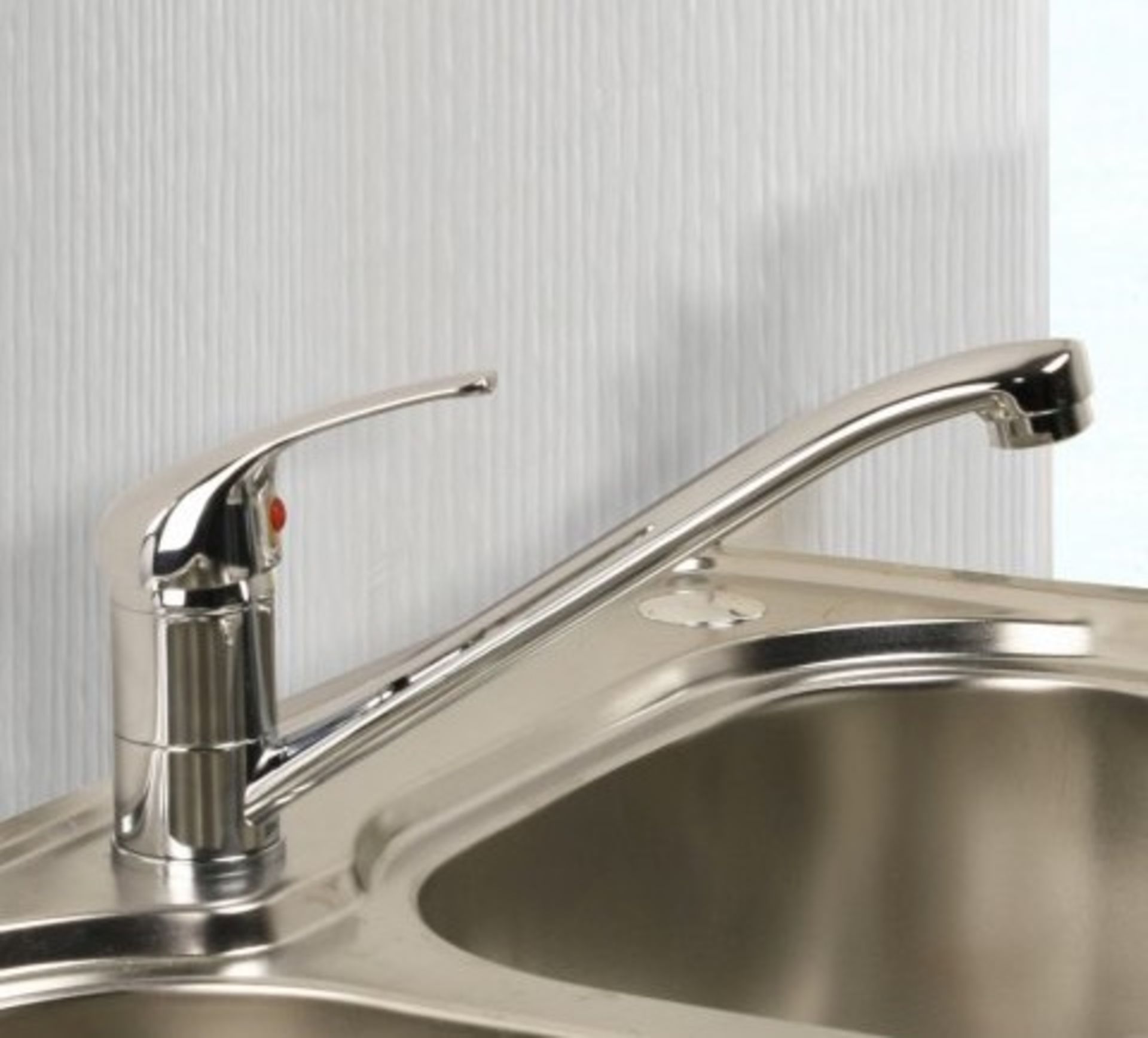 AA102- Tessa Chrome Plated Kitchen Mixer Tap - Swivel Spout The lengthy, bold design of the Tessa - Image 2 of 3