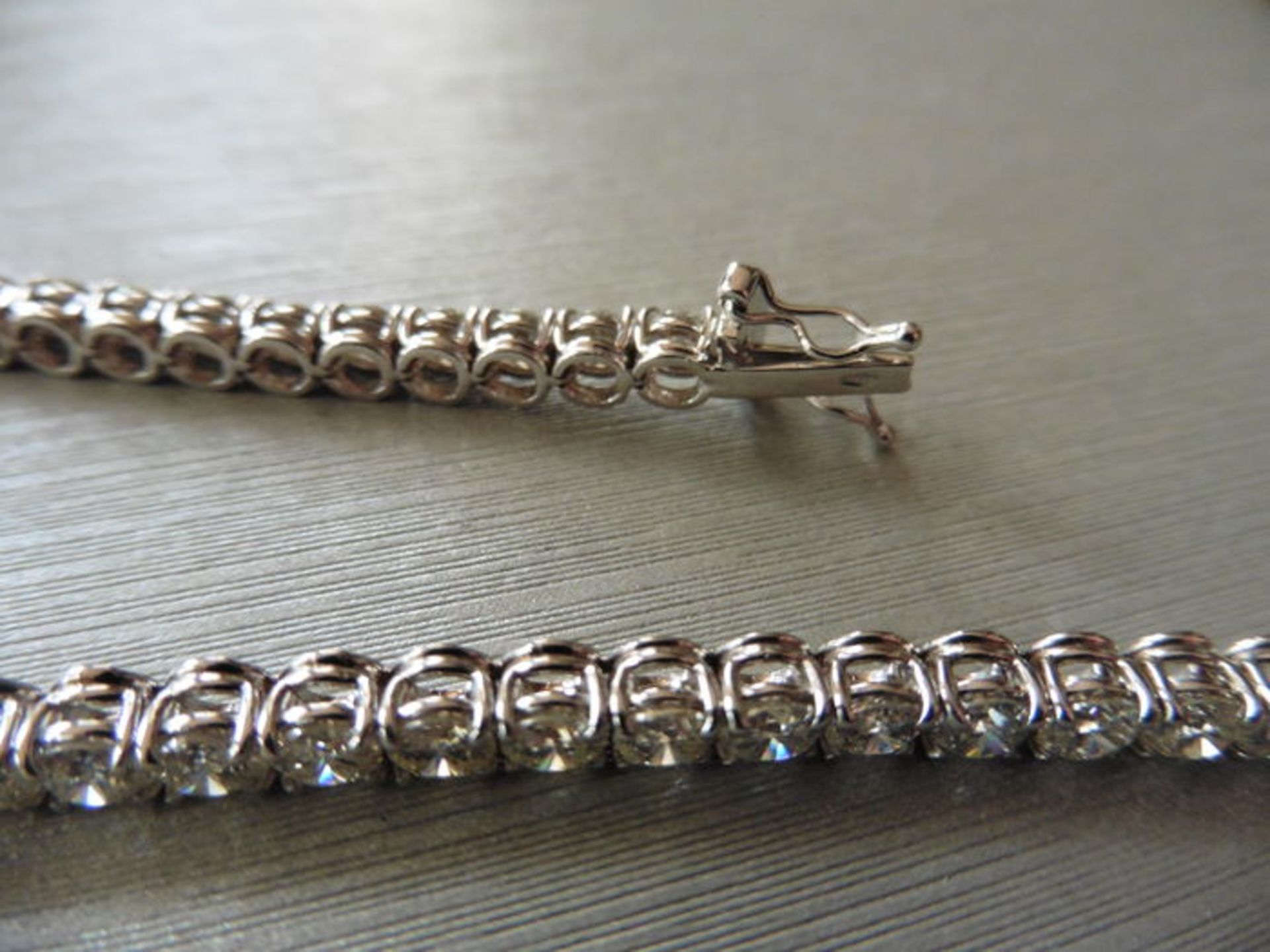 Brand new 18ct white gold tennis bracelet set with brilliant cut diamonds of H/I colour, si3 - Image 2 of 3