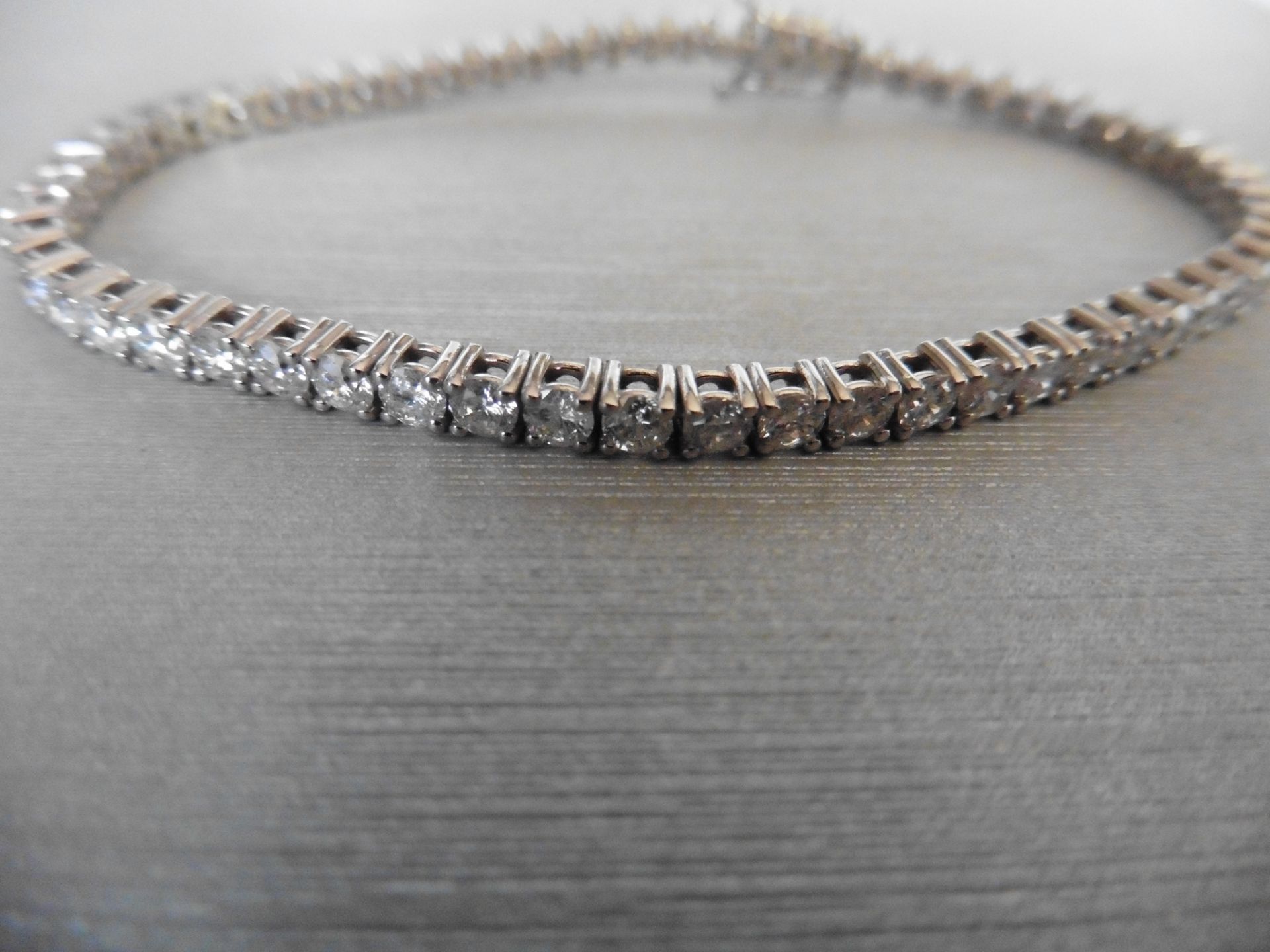 Brand new 18ct white gold tennis bracelet set with brilliant cut diamonds of H/I colour, si3