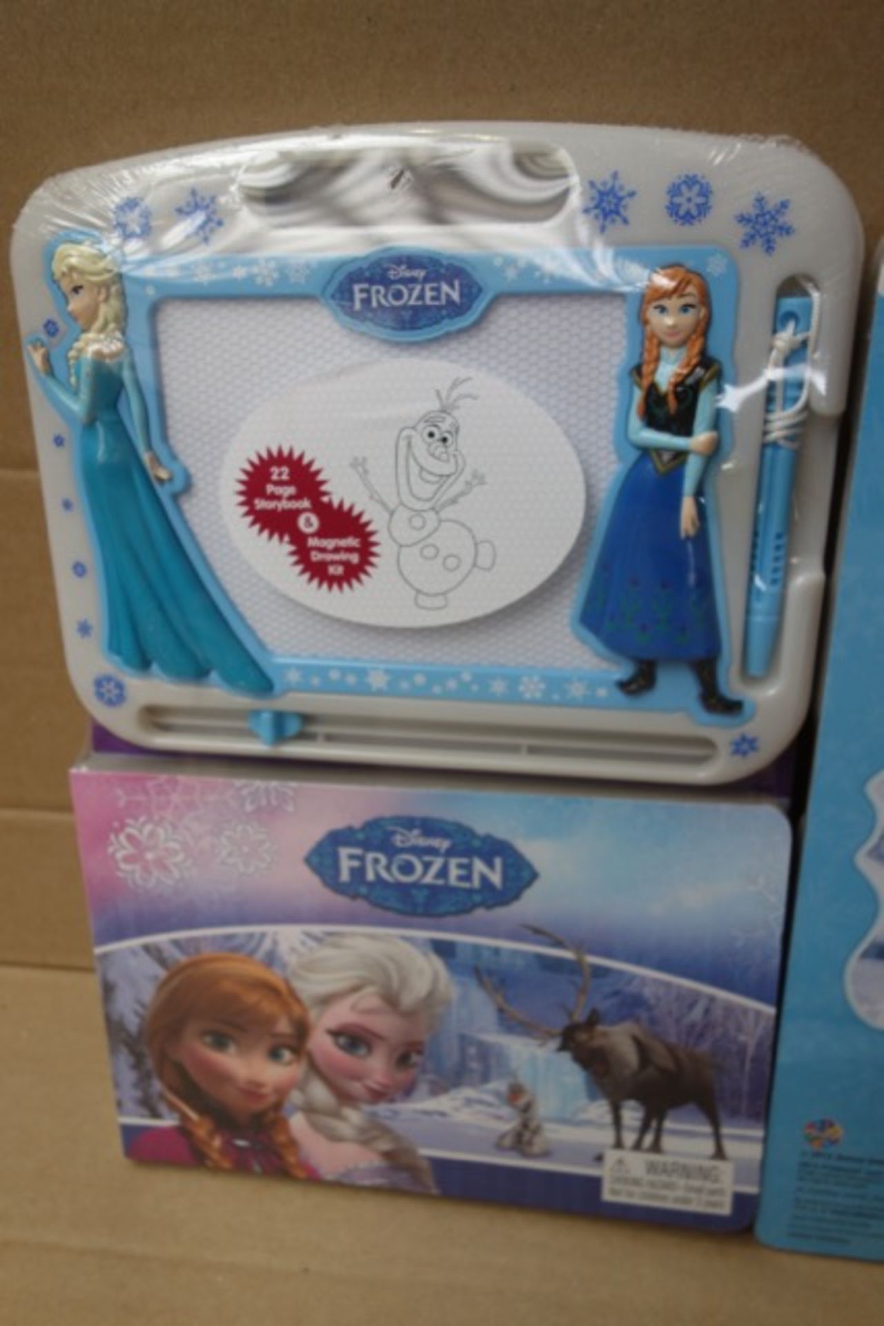 60 x Disney Frozen Storybook & Magnetic Drawing Kit's. It's easy and it's fun! Easy to use mess free - Image 2 of 3