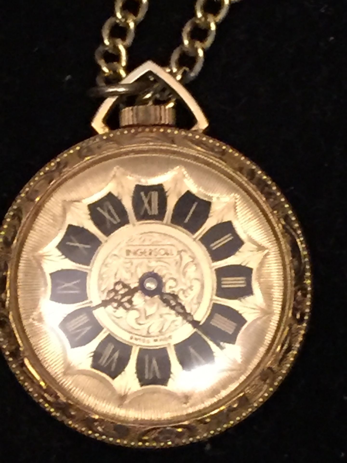Ingersoll pocket watch. Hand-winding pocket watch with chain. Train pocket watch. - Image 3 of 7