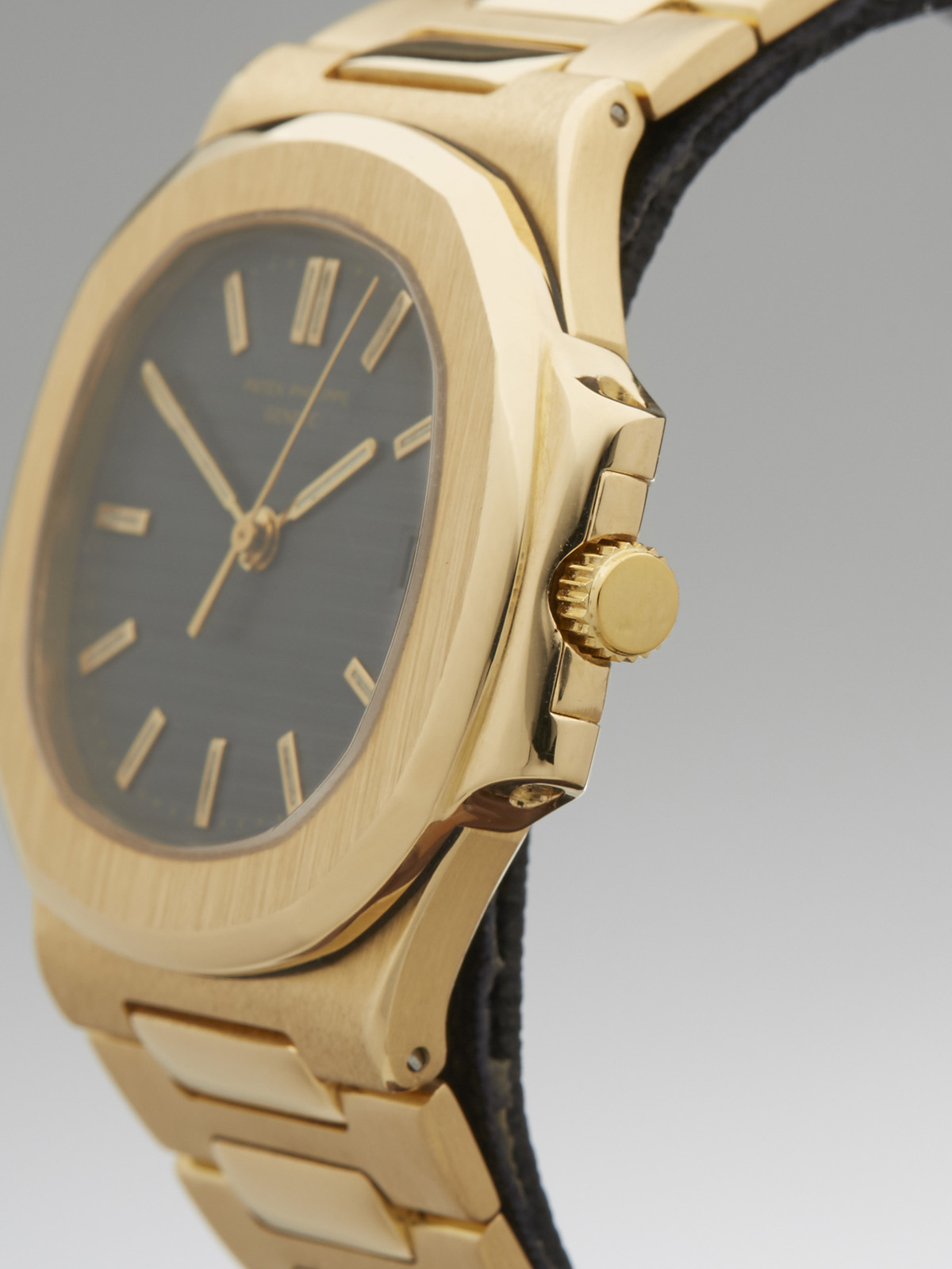 Patek Philippe, Nautilus. Low Premium at 6% - Image 4 of 9