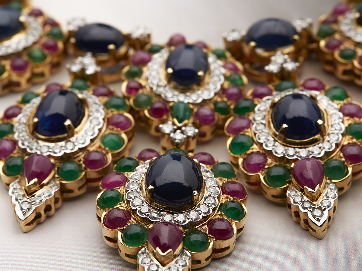 18k Yellow Gold Sapphire, Ruby, Emerald & Diamond Necklace & Earring Set - Image 6 of 8