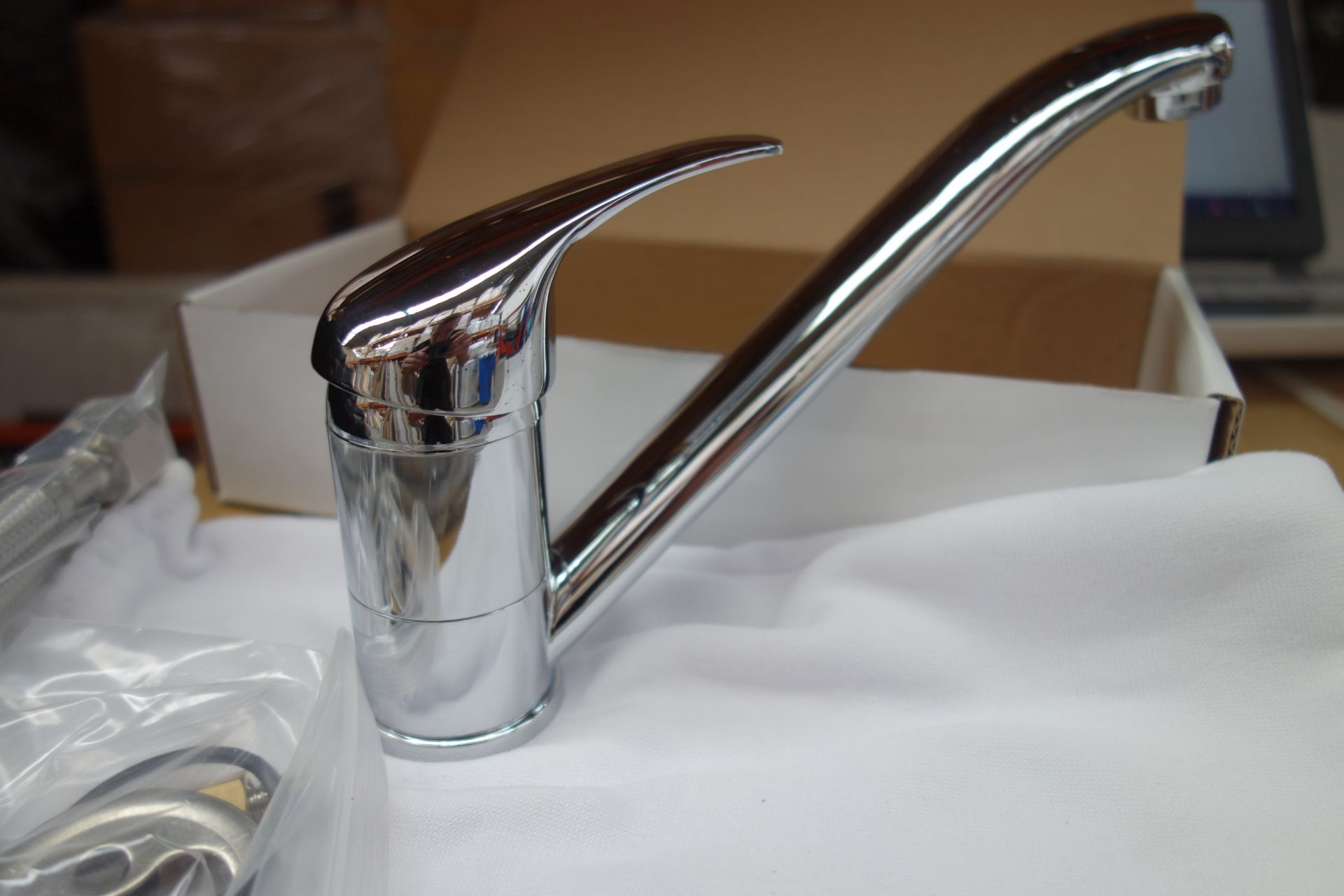 10 x Tessa Chrome Plated Kitchen Mixer Tap - Swivel Spout The lengthy, bold design of the Tessa - Image 2 of 4