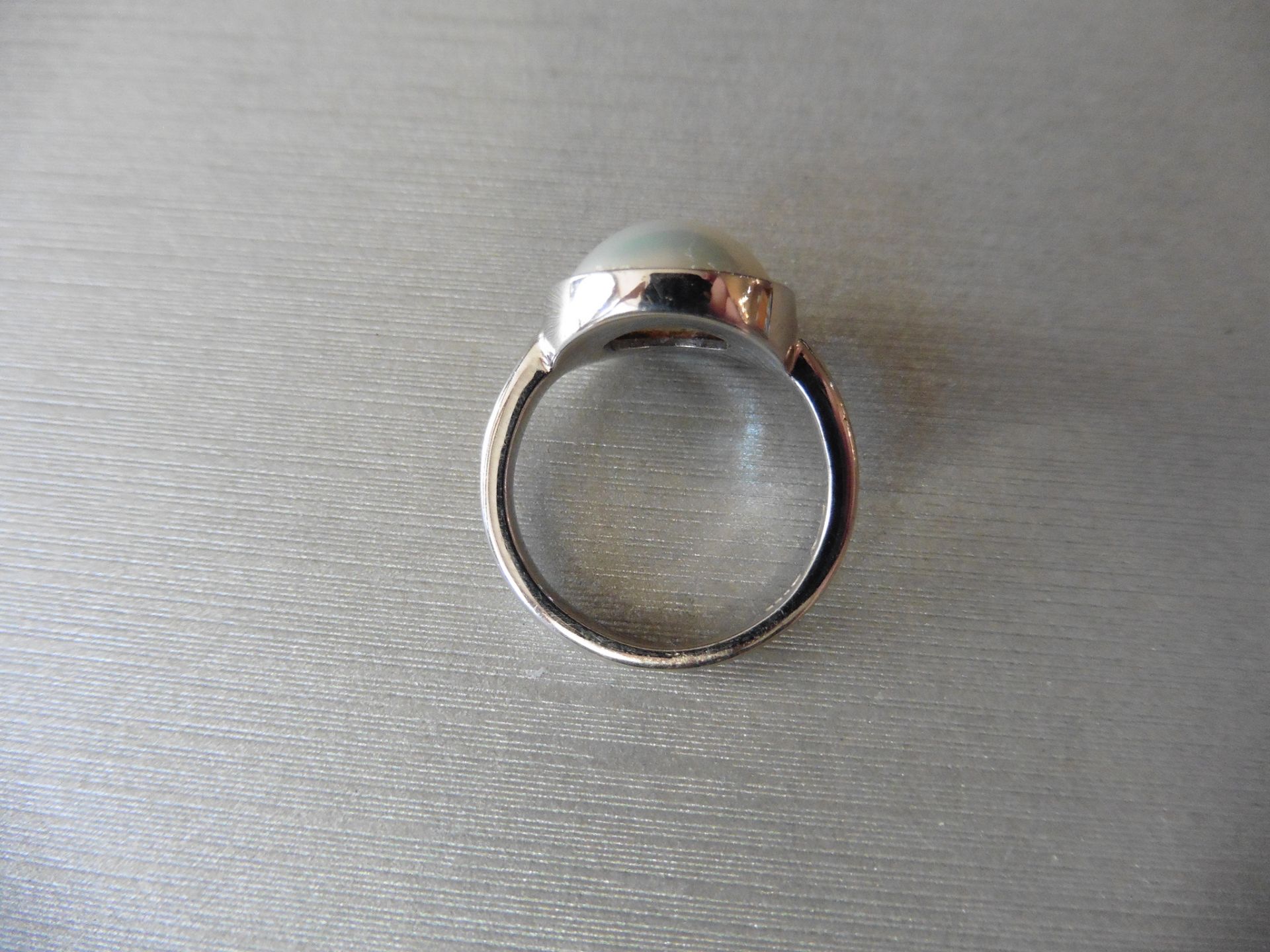 18ct white gold plain pearl dress ring. Set with a white pearl measuring 14mm width x 5mm deep. - Image 2 of 4