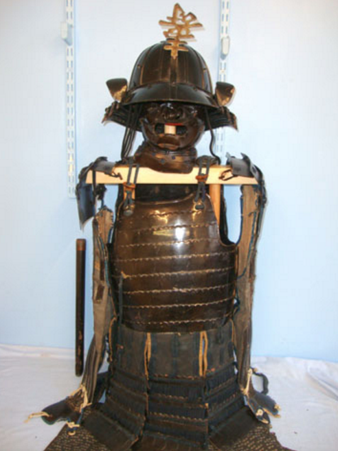 Ancient Japanese Clan Mid Edo Period Iron Plate Armour With Removable Brass Family Mon Crest/ Badge