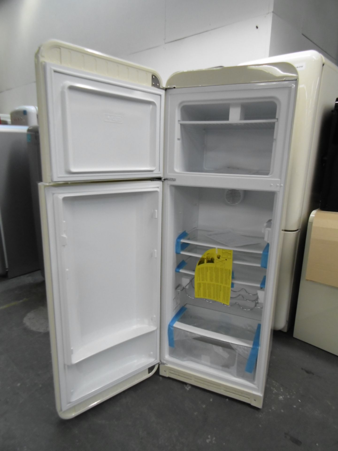 SMEG - FAB30LFC - Cream - 50's Style Fridge Top-Freezer - Image 2 of 3