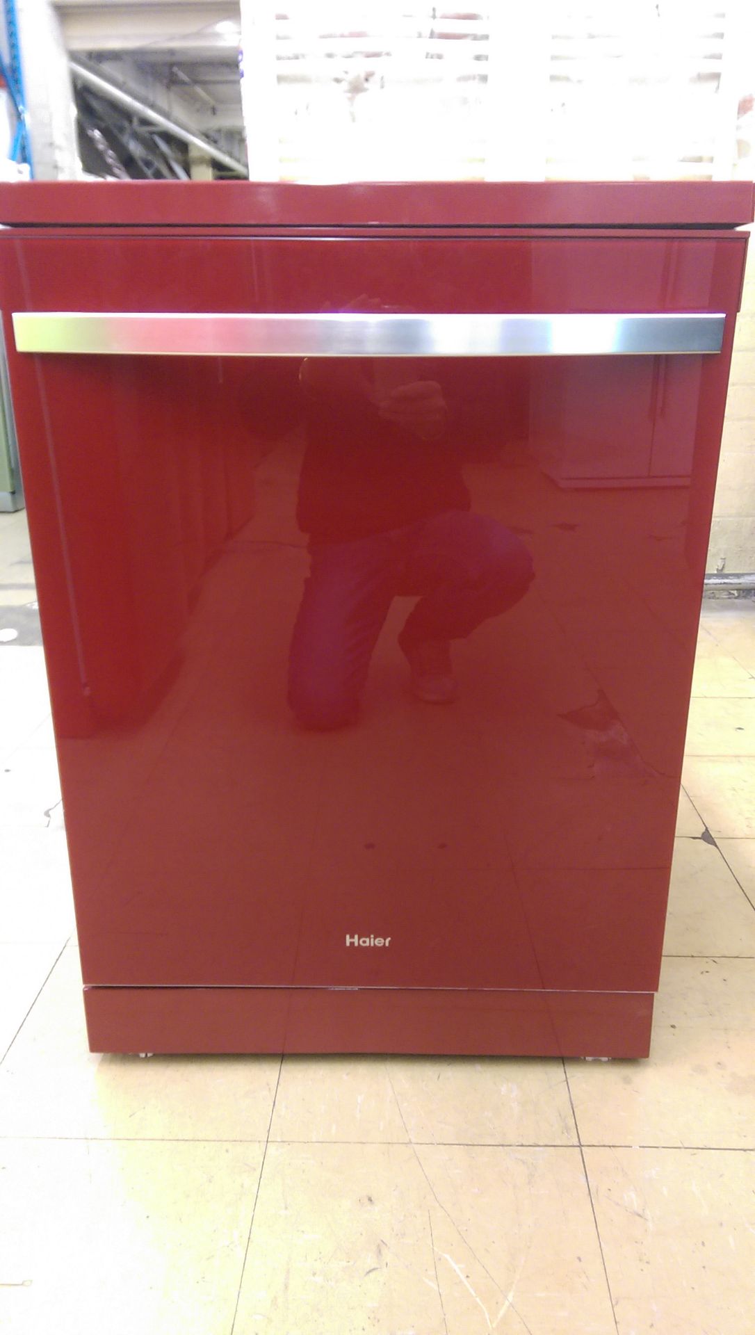 HAIER DW14-GFE9R Freestanding Red Dishwasher