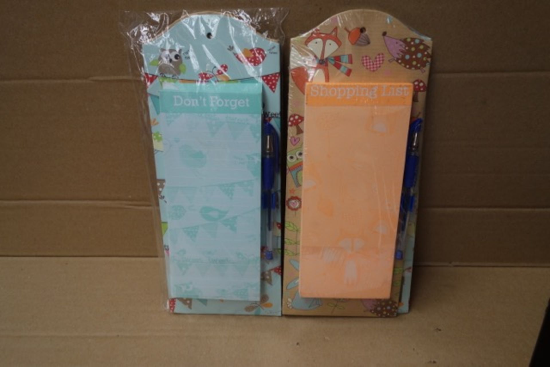 72 x Sets of 2 Owls/Woodland Magnetic Shopping List/Memo Pads. Complete with gel pens. RRP £9.99