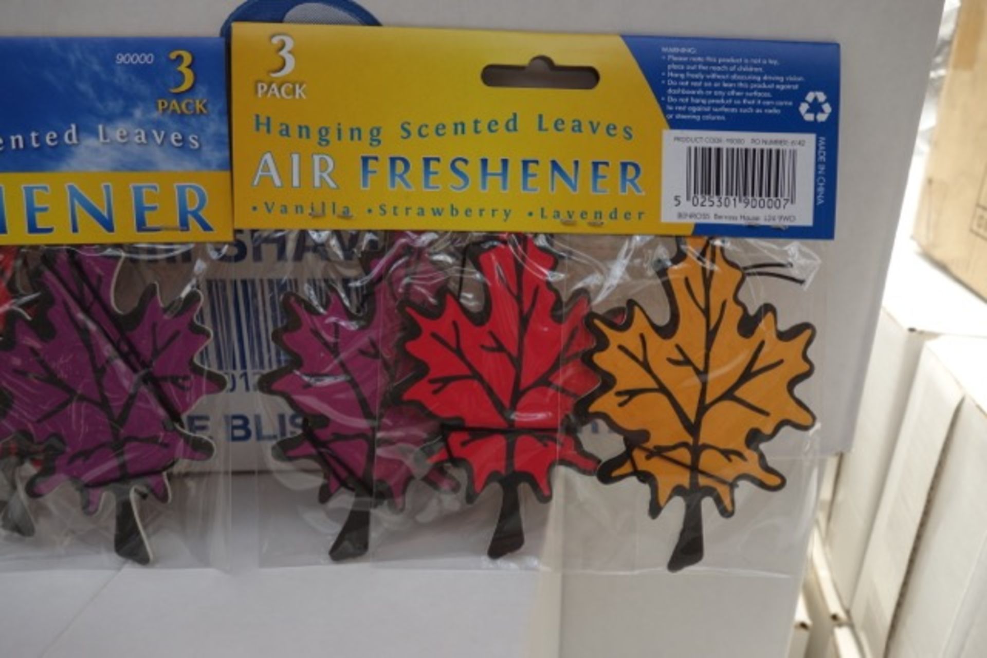 160 x 3 Pack Hanging Air Freshners. Vanilla, Strawberry & Lavender. RRP £2.99 per pack, giving - Image 3 of 3