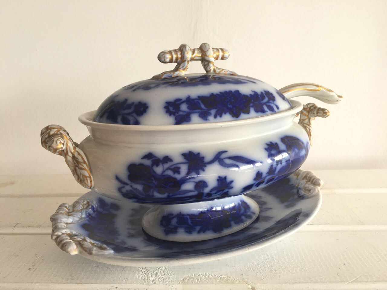RARE ANTIQUE ASHWORTH FLOW BLUE TUREEN c1870. COMPLETE WITH LID, LADLE & UNDERPLATE. CONDITION - - Image 2 of 8