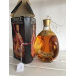 1960S OR 1970S DIMPLE HAIG SCOTCH WHISKY BOTTLE WITH WIRE MESH, ORIGINAL PRESENTATION BOX AND