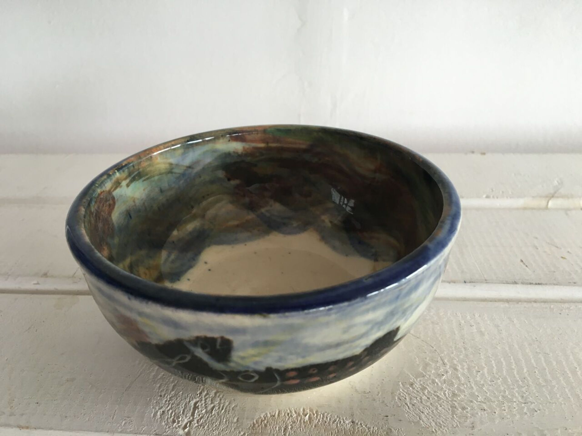 SIGNED GWILI POTTERY BOWL HAND DECORATED WITH FISH. NO OBVIOUS DAMAGE - 10CM DIAMETER. FREE UK - Image 3 of 3