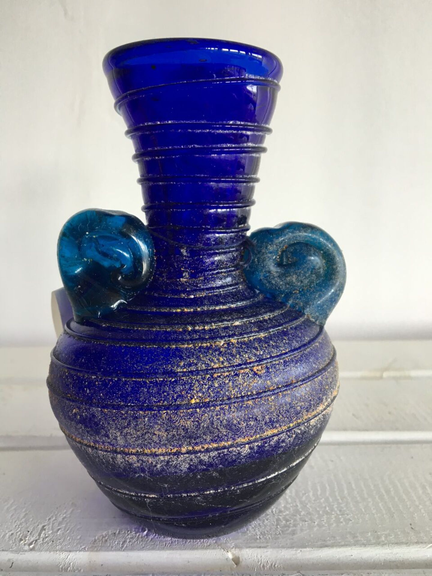 ITALIAN ART GLASS VASE IN BLUES, IN VERY GOOD CONDITION WITH ORIGINAL LABEL - FADED. 14CM HIGH. FREE