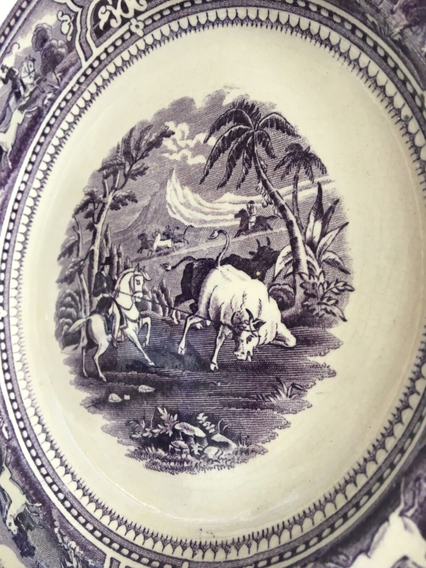 PAIR OF ANTIQUE 21CM TRANSFERWARE PLATES BY CALLERTON & SONS IN THE "TORO" PATTERN. CONDITION - BOTH - Image 2 of 3