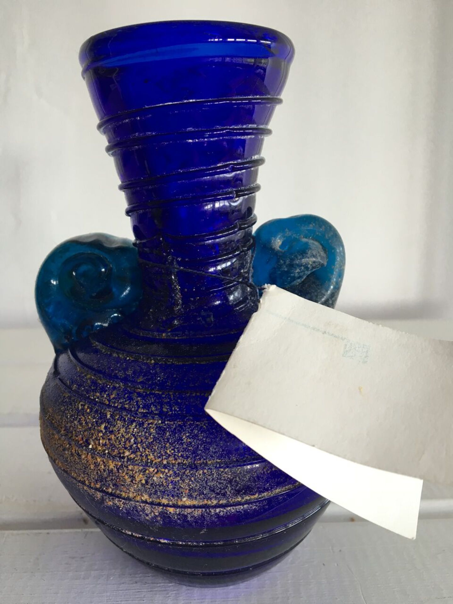 ITALIAN ART GLASS VASE IN BLUES, IN VERY GOOD CONDITION WITH ORIGINAL LABEL - FADED. 14CM HIGH. FREE - Image 4 of 4