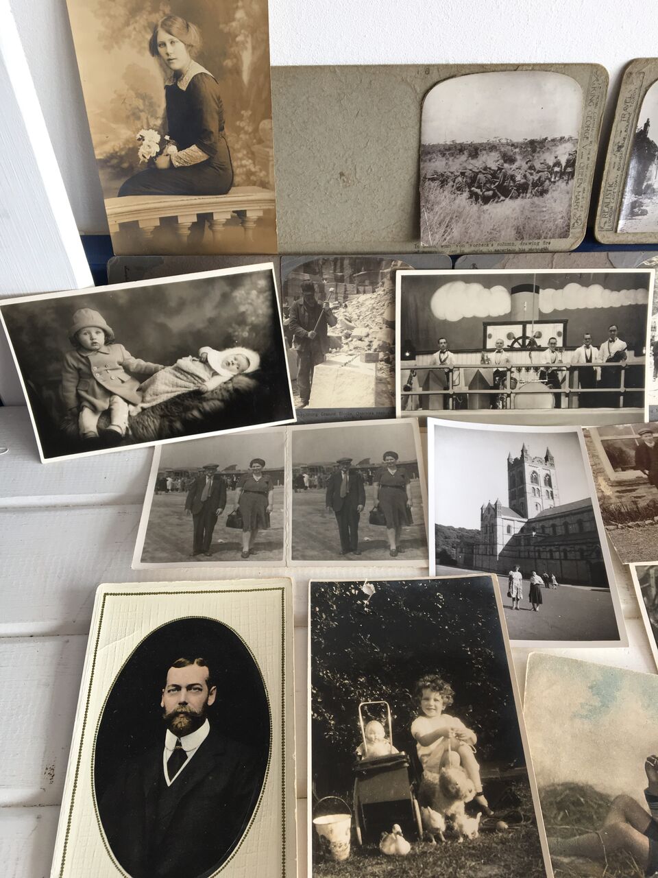 GOOD COLLECTION OF TWENTY ANTIQUE PHOTOGRAPHS, MAINLY ON POSTCARD FORMAT (20). FREE UK DELIVERY. - Image 2 of 4