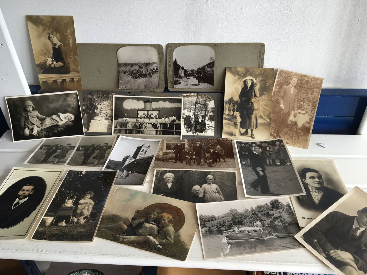 GOOD COLLECTION OF TWENTY ANTIQUE PHOTOGRAPHS, MAINLY ON POSTCARD FORMAT (20). FREE UK DELIVERY.