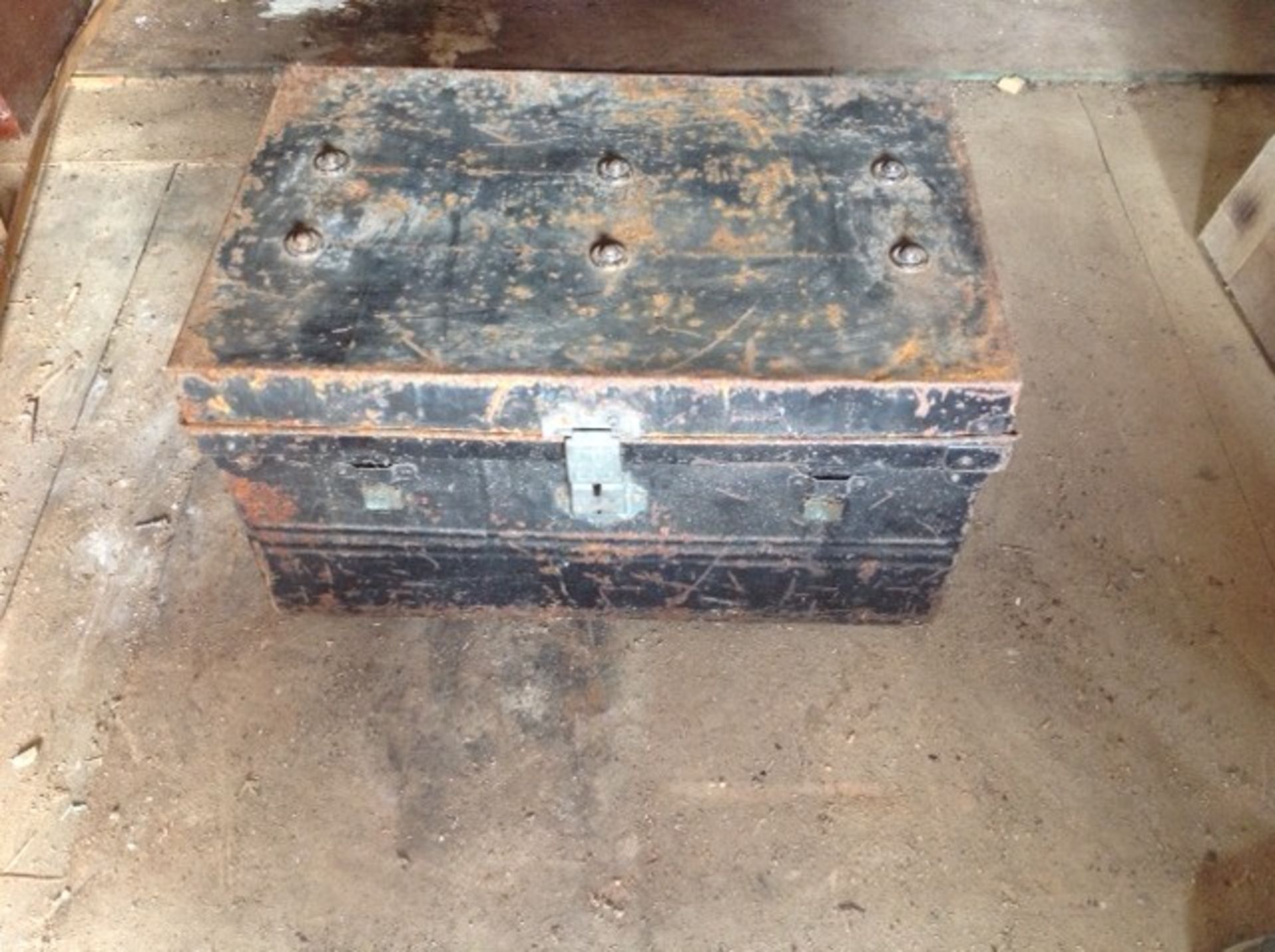 Metal Chest No reserve