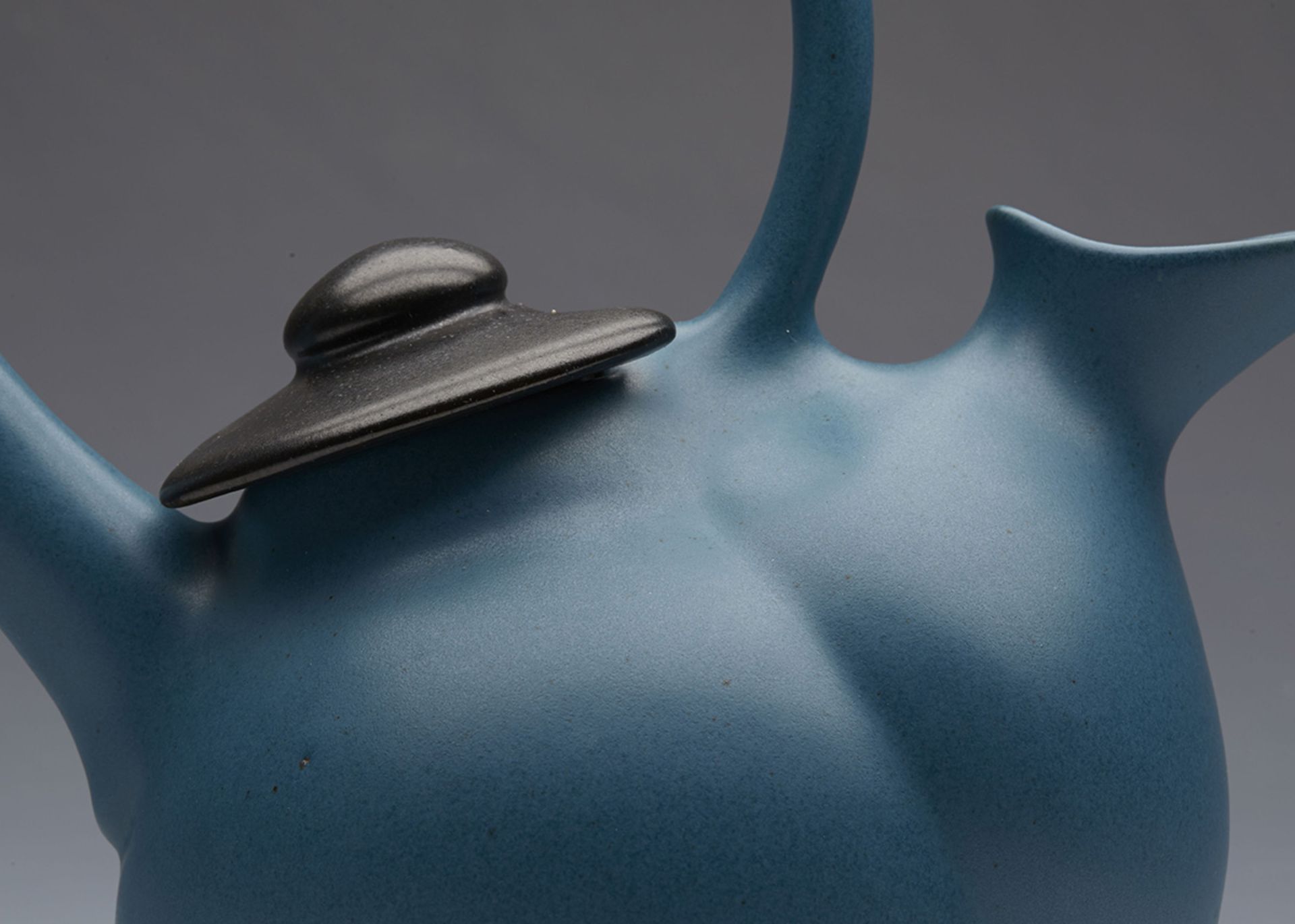 STUDIO POTTERY TEAPOT BY GREGG RASMUSSON DATED 2002 - Image 2 of 7