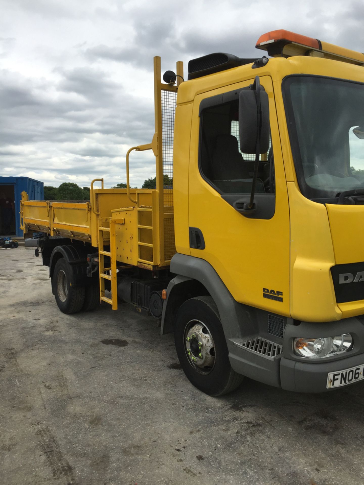 HGV DAF 3 way Tipper Model: FA LF45.150 - Image 6 of 32