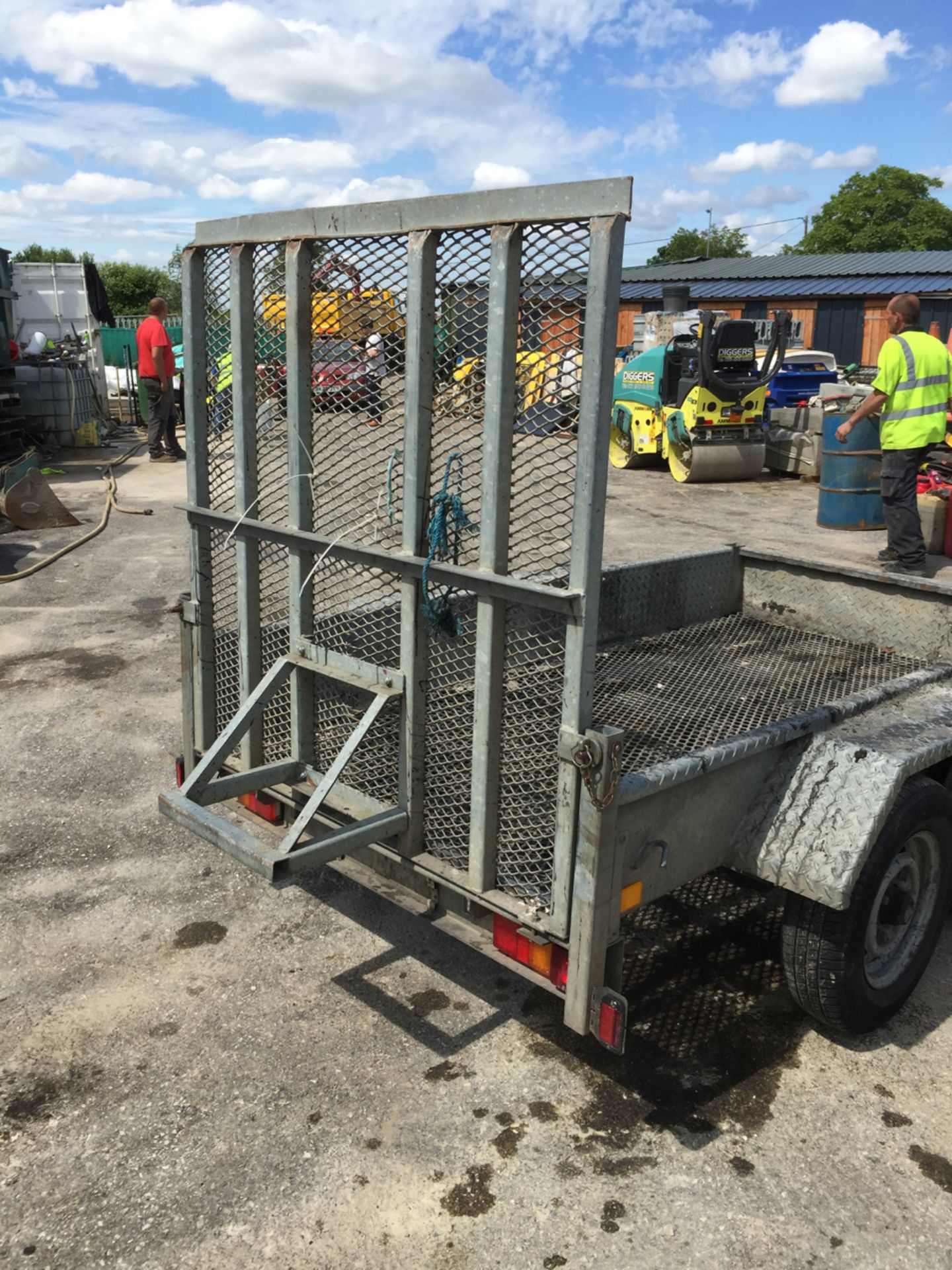 1.5t plant trailer by Indespension. Twin axle - outboard wheels/chqrplt 1 piece mudguards Drop board - Image 9 of 14