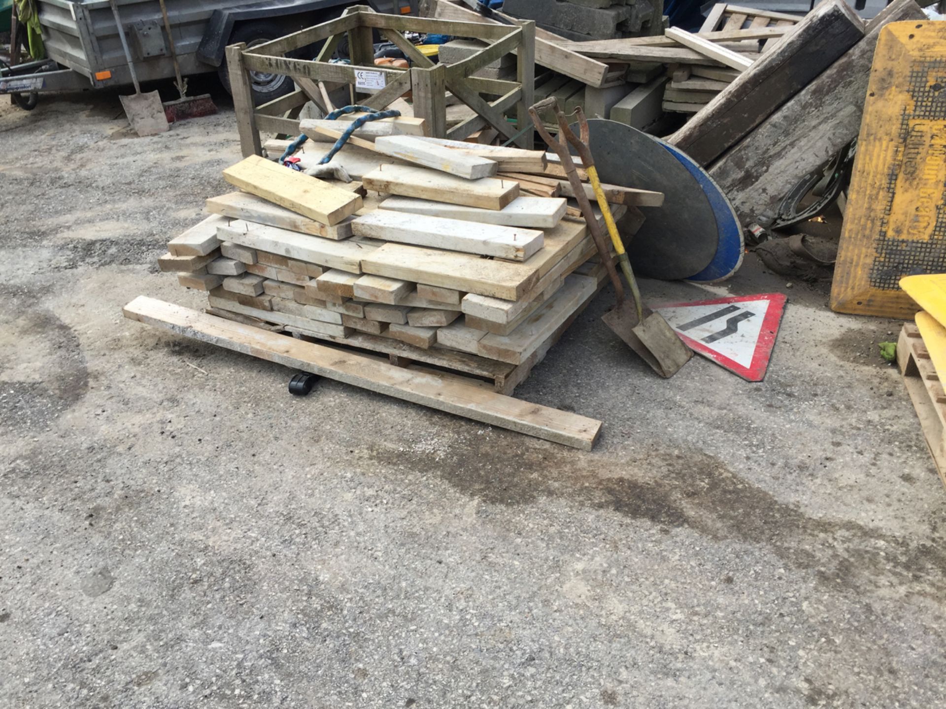 Pallet of wood - No Reserve