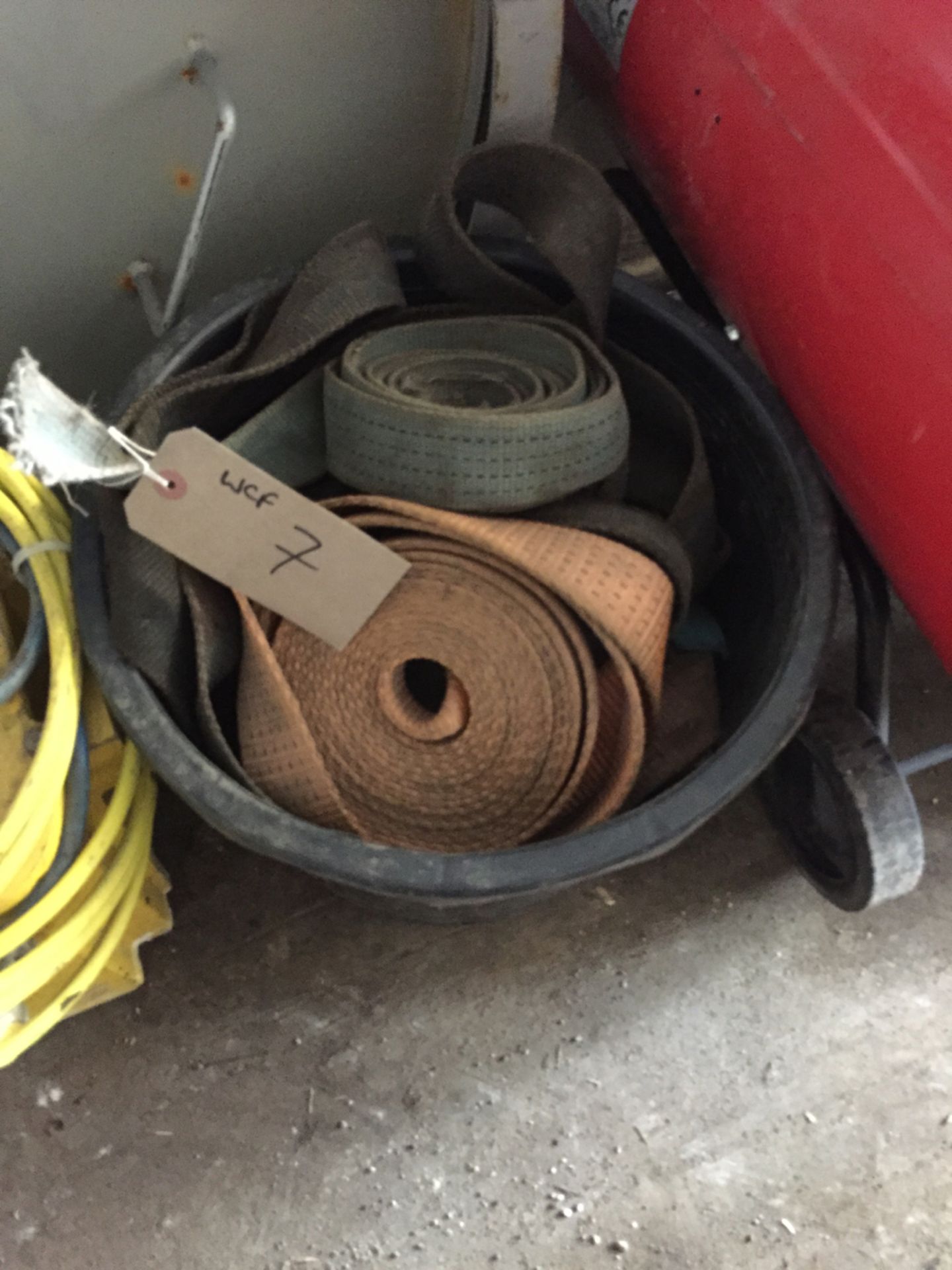 Bucket of ratchet straps - No Reserve - Image 2 of 2