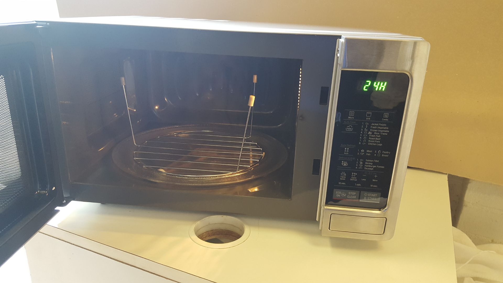 LG MH7042X Microwave Oven With Grill 28L - Image 4 of 4