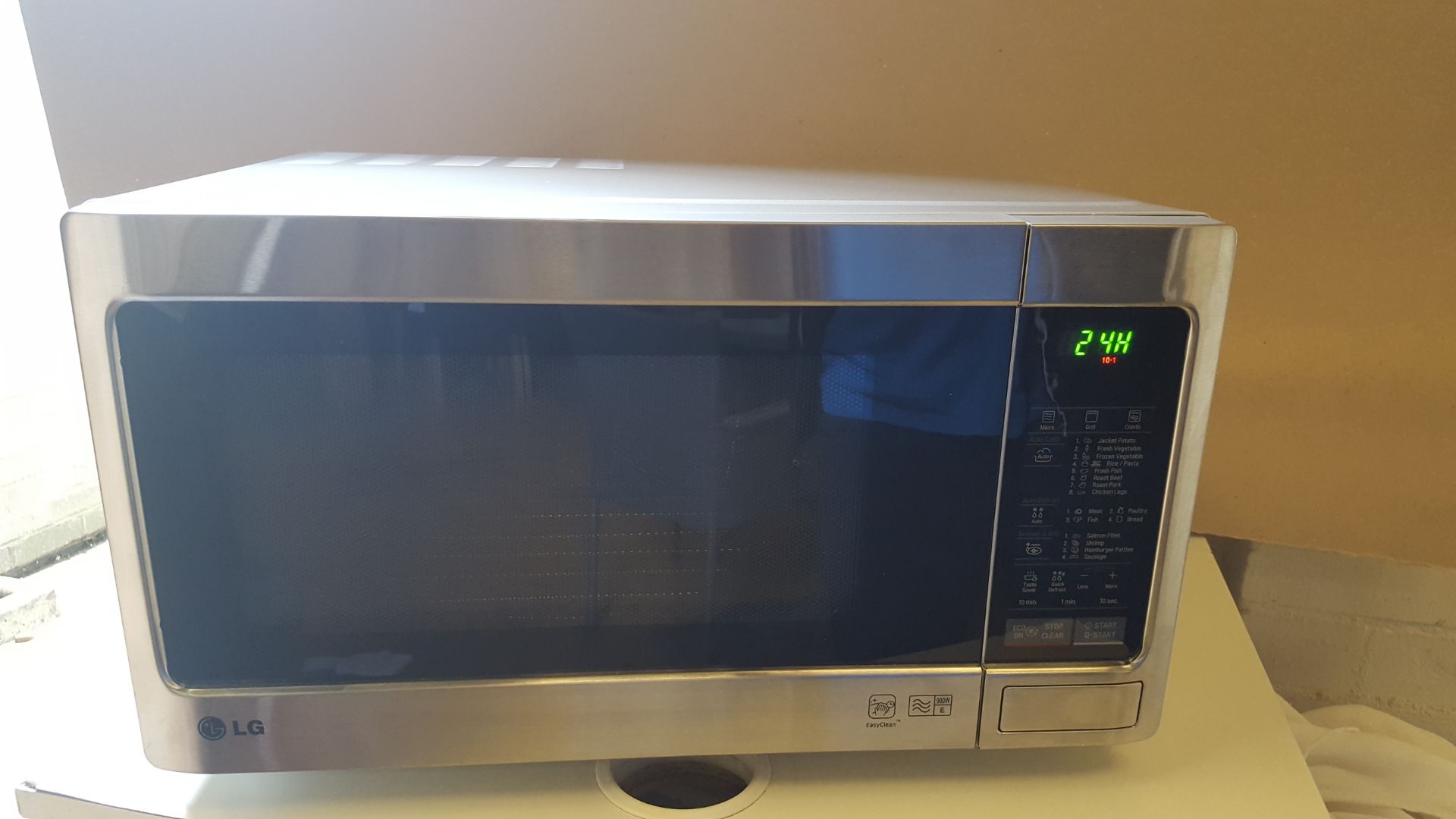 LG MH7042X Microwave Oven With Grill 28L - Image 2 of 4