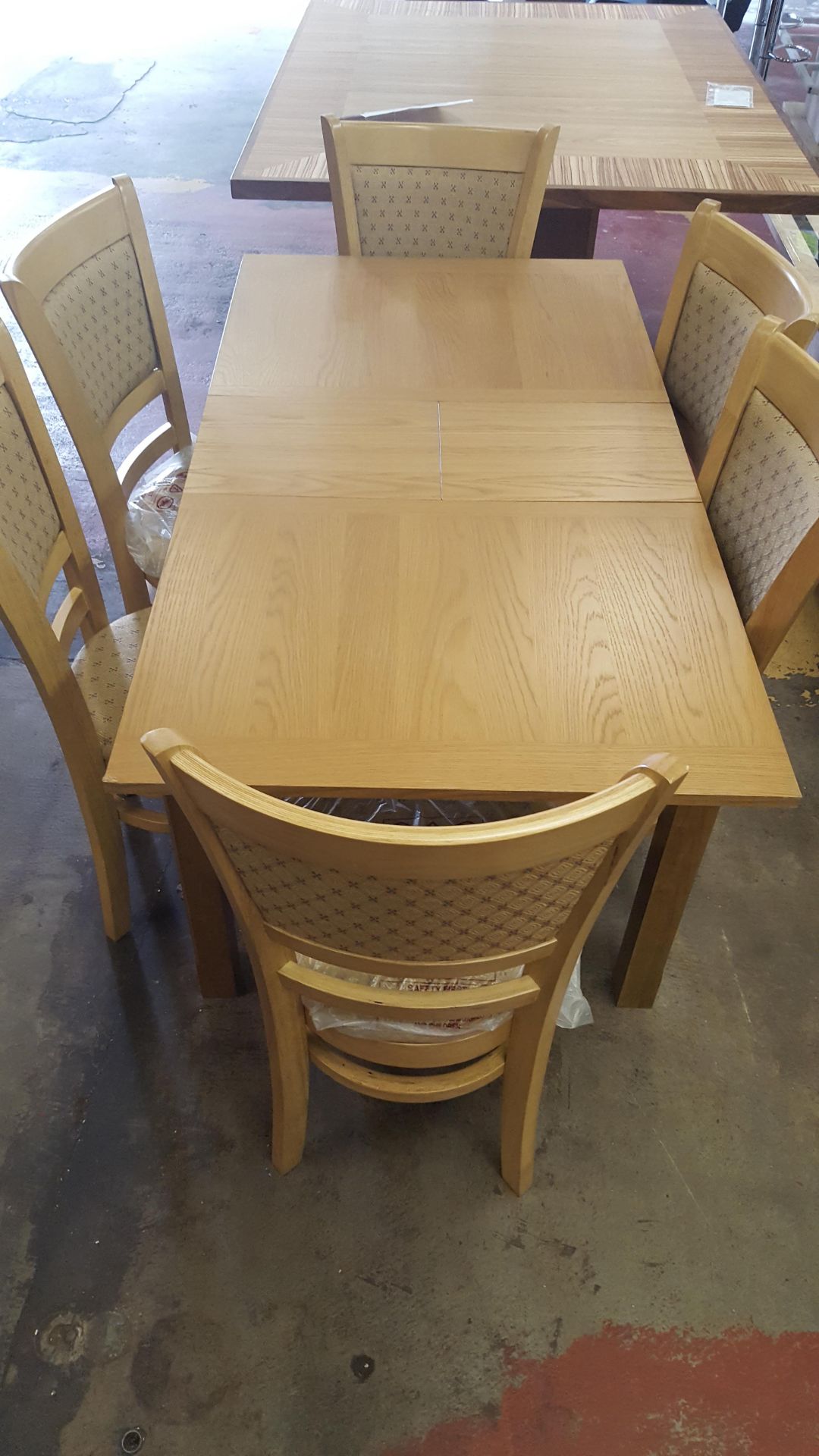 Extendable Dinng Table with 6 chairs - Image 3 of 5