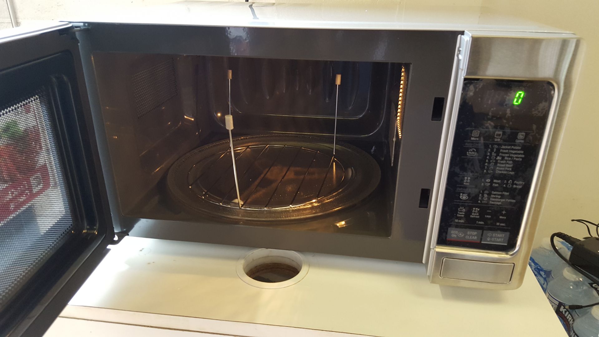 LG MH7042X Microwave Oven With Grill 28L - Image 2 of 4