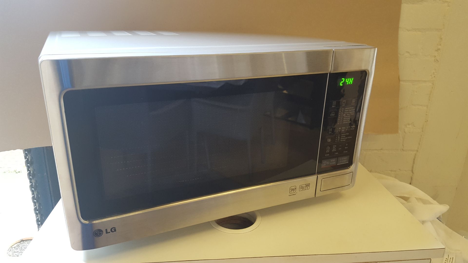 LG MH7042X Microwave Oven With Grill 28L - Image 3 of 4