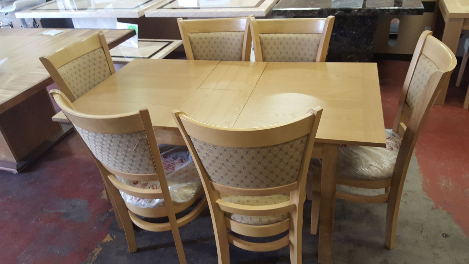 Extendable Dinng Table with 6 chairs