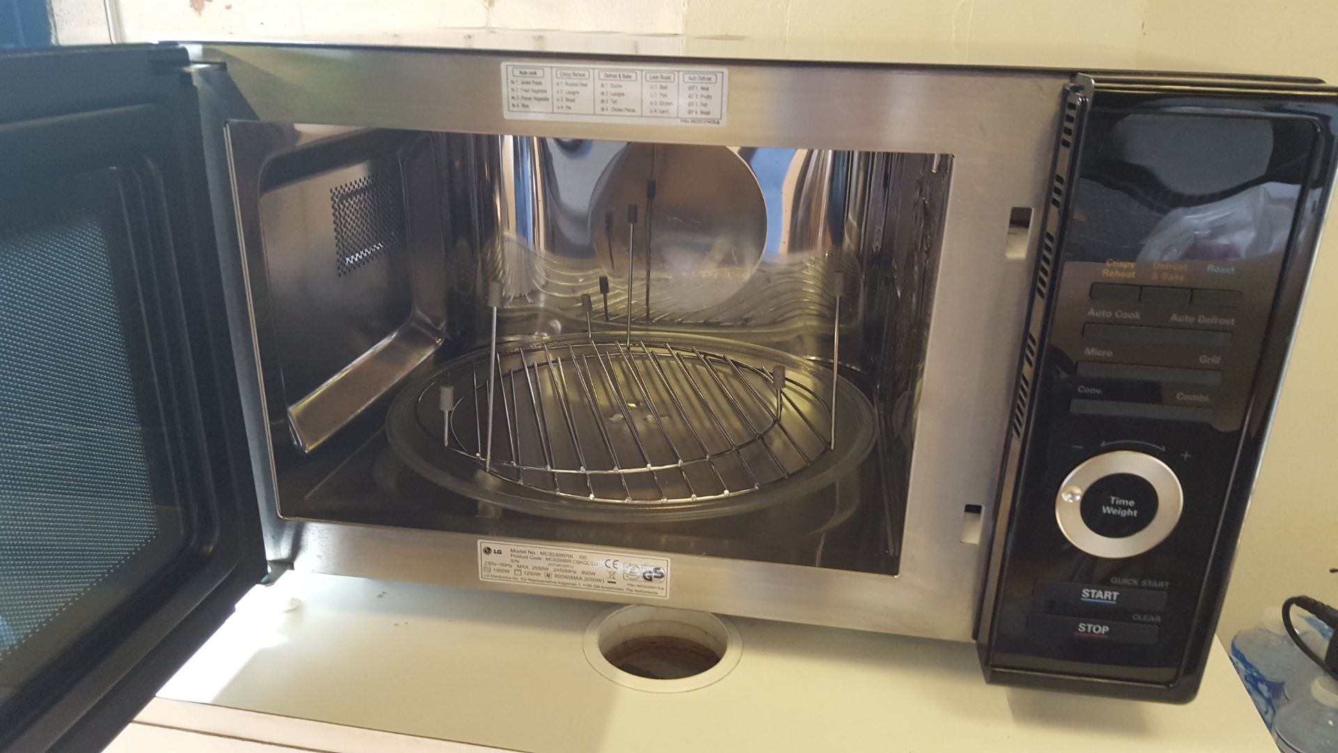LG MC8289BRK Microwave Oven with Grill and Convection 28L - Image 3 of 5