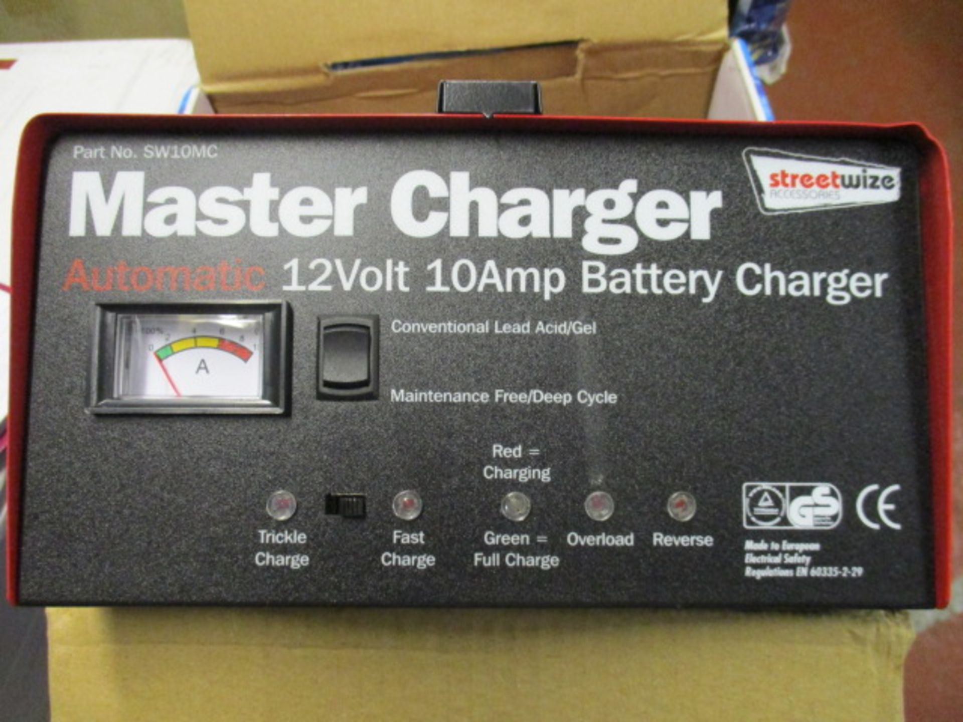 12V / 10 Amp Automatic battery charging unit - Image 2 of 2