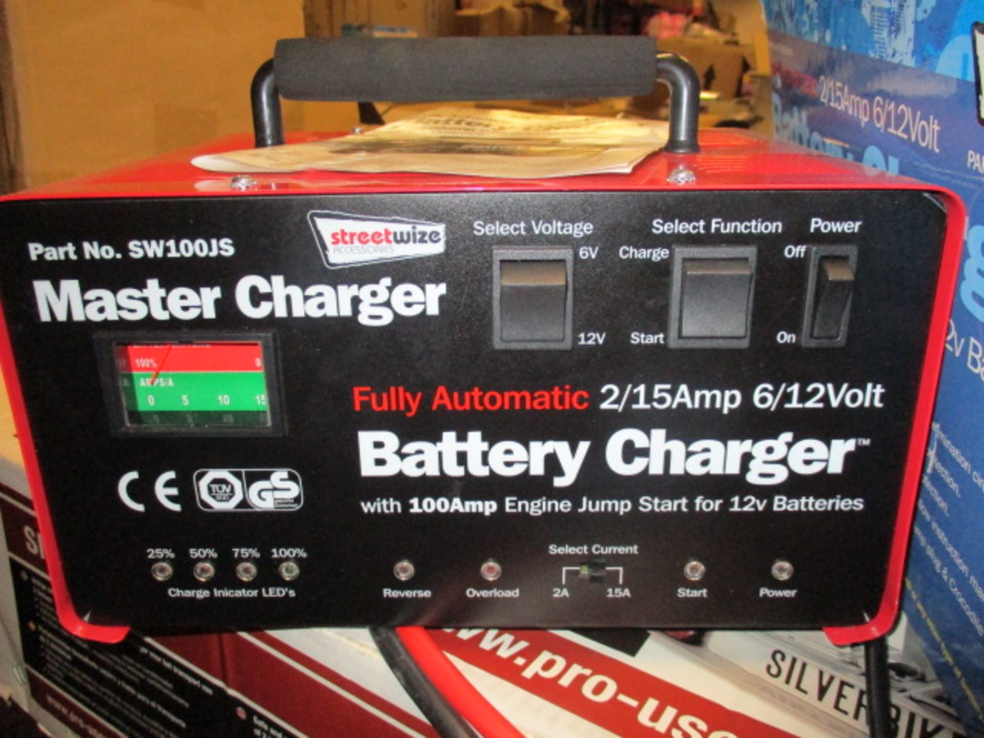 2/15 Amp - 6 / 12 V automatic battery charger with 100 Amp jump start booster