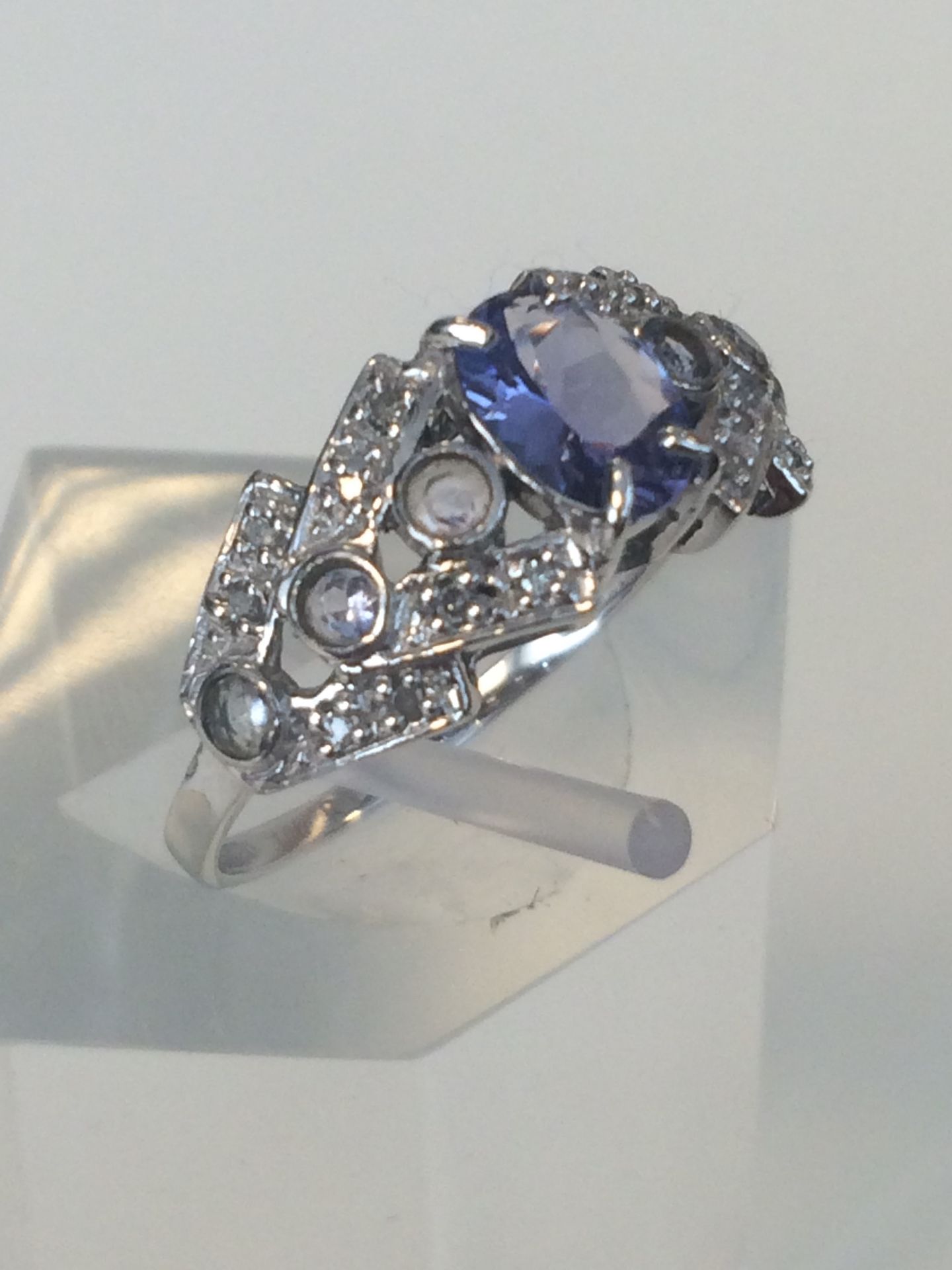 Pretty 0.73ct Genuine Tanzanite and 16PCS Genuine Diamons 10K Solid Gold White Gold RingPretty 0. - Image 2 of 2