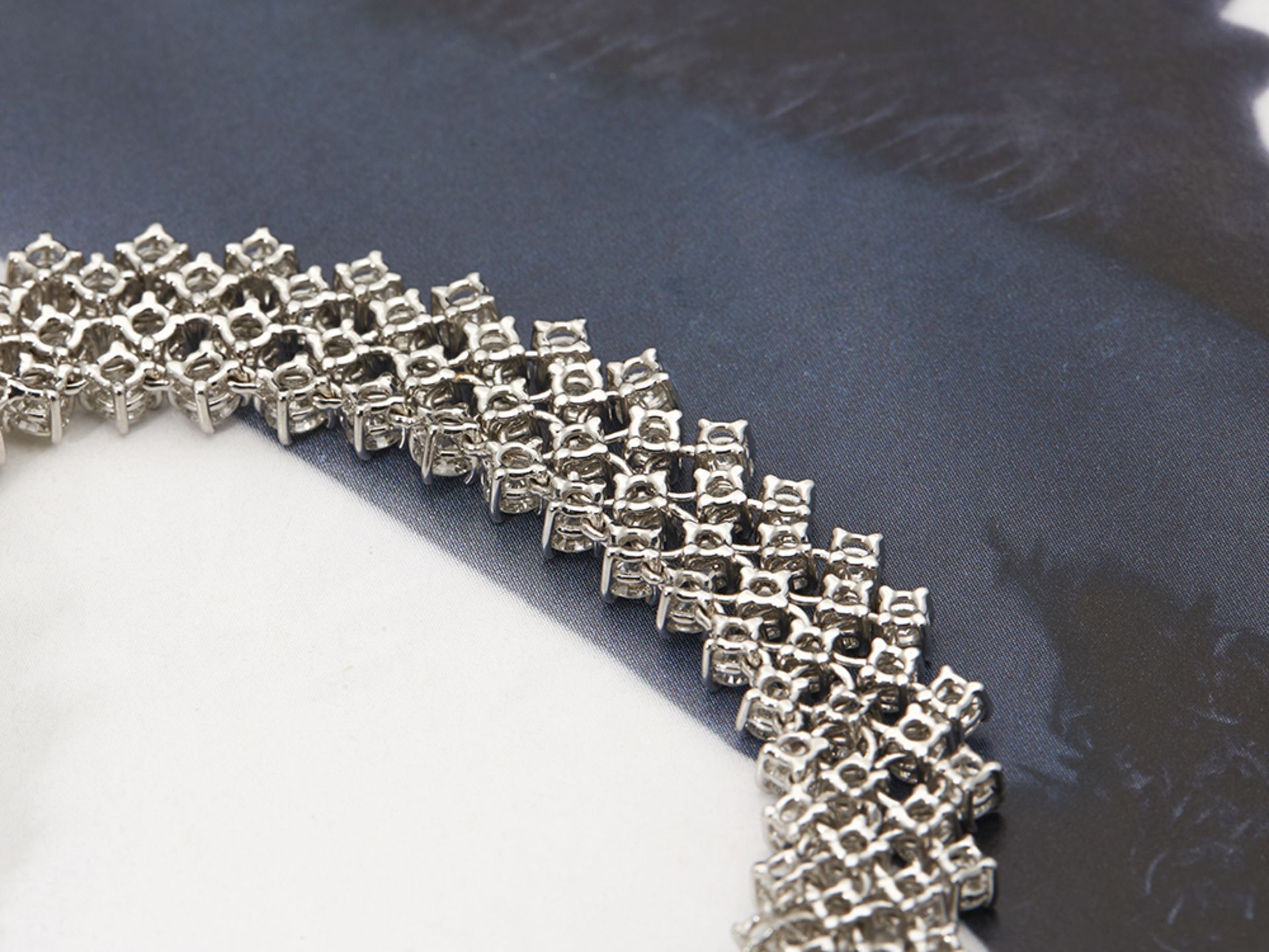 18k White Gold 41.00ct Diamond Mesh Link Necklace - Image 5 of 5